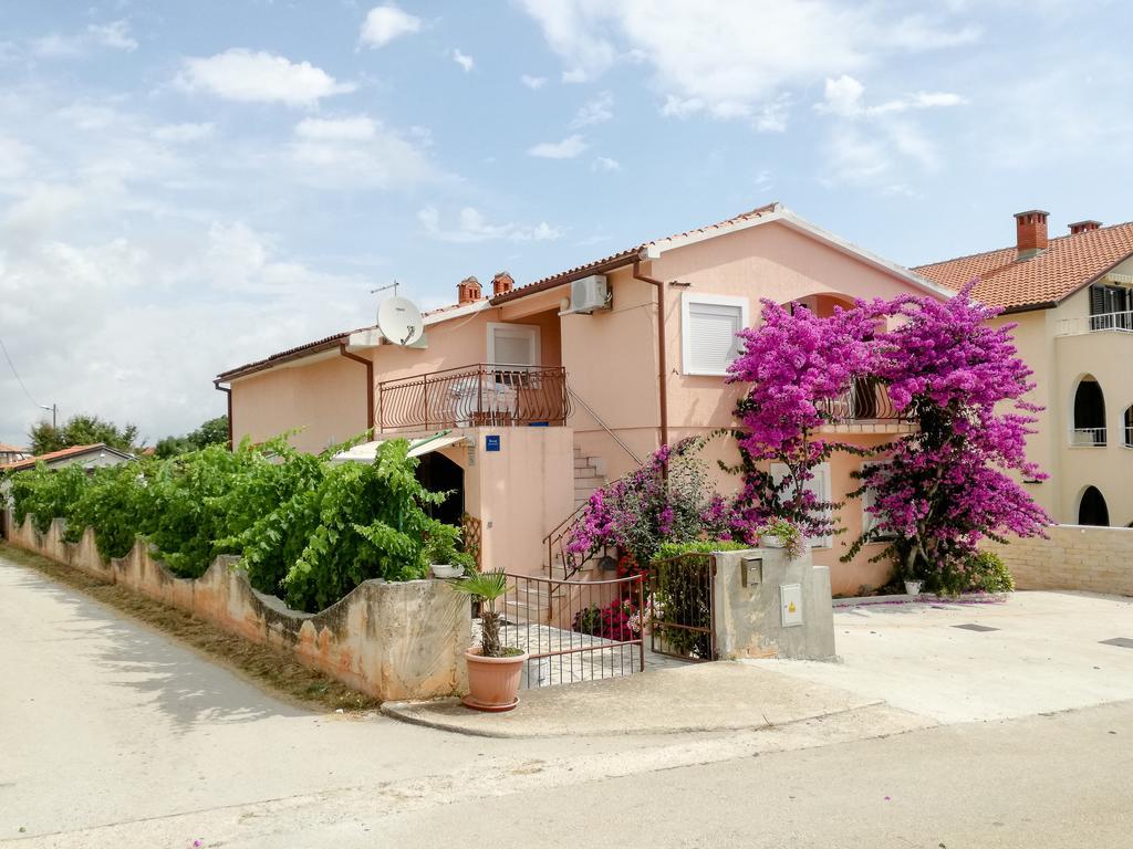 Ližnjan Apartments Bardak מראה חיצוני תמונה